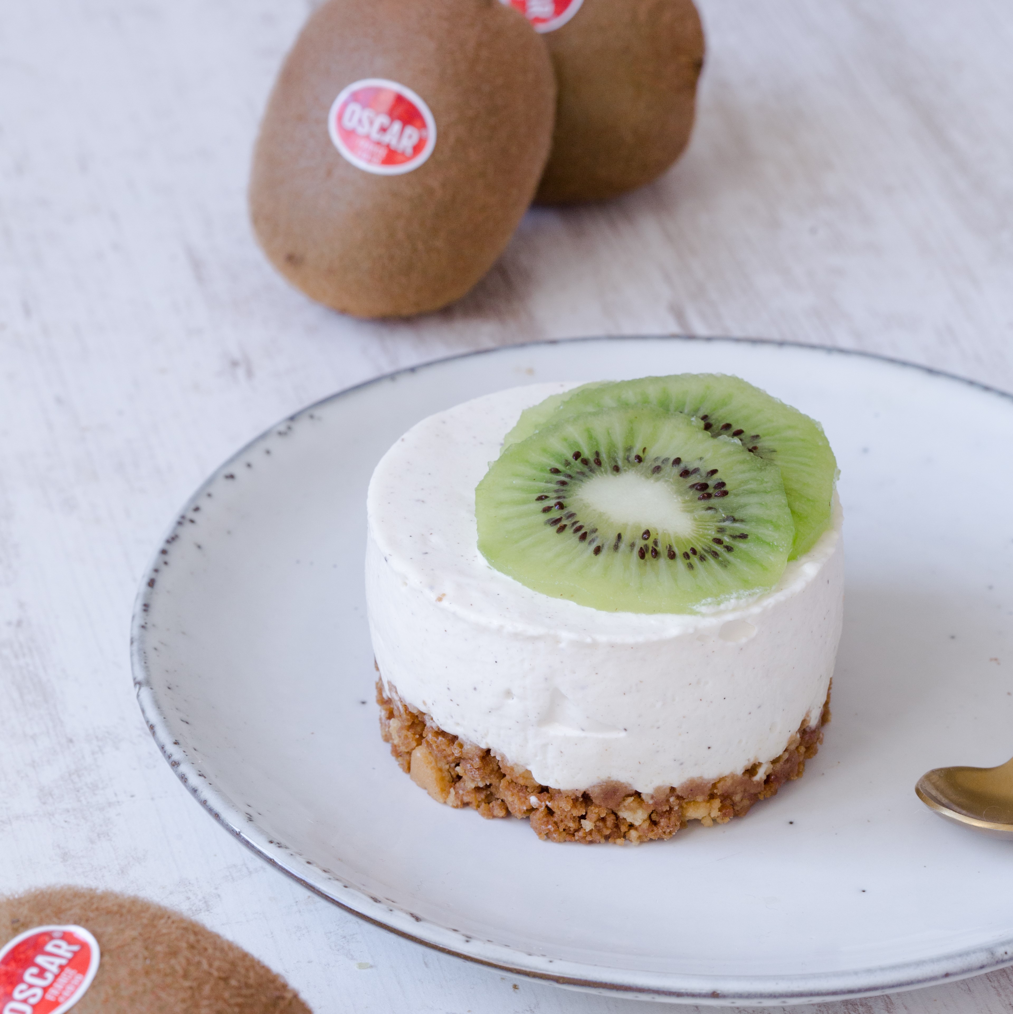 No-bake Oscar® kiwi fruits cheesecake