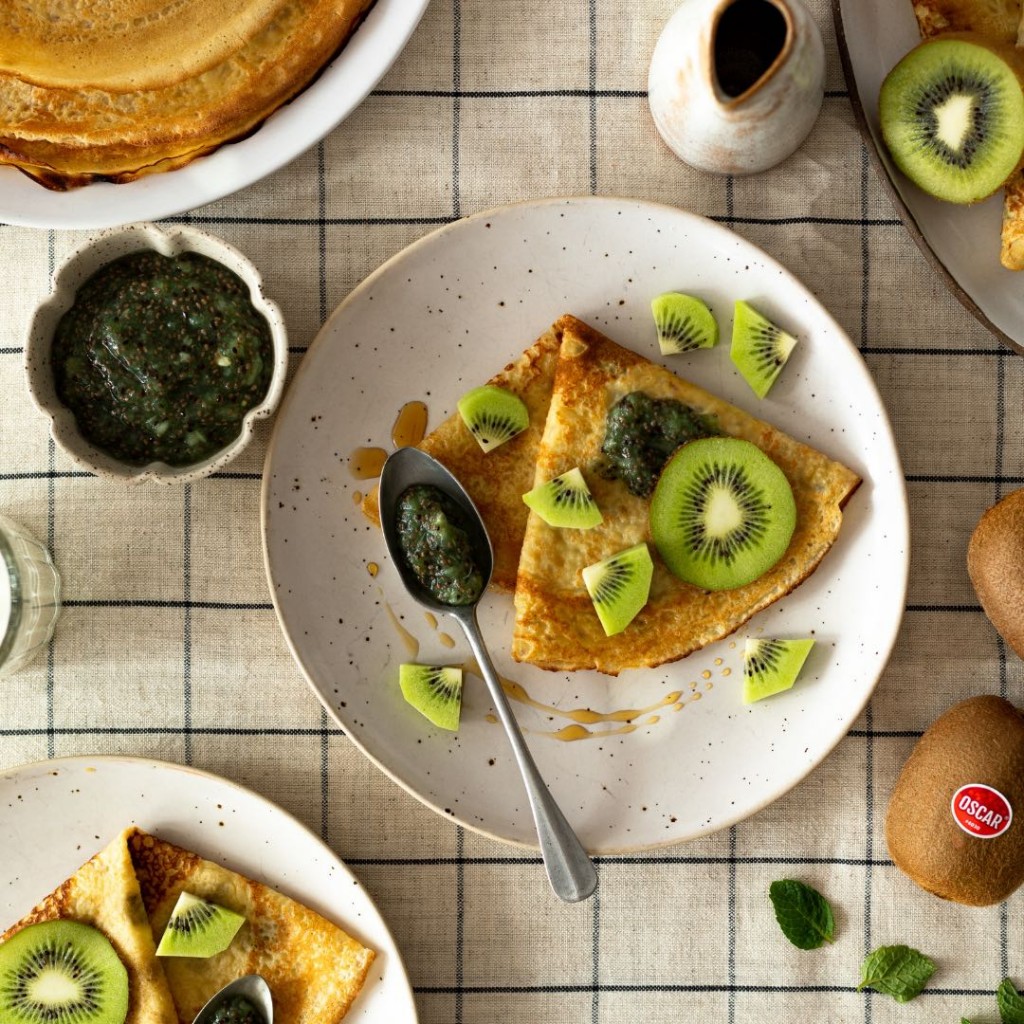Oscar kiwi raw jam & pancakes